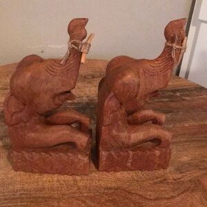 Vintage hand craved Elephant book ends in very good condition, made in Thailand.